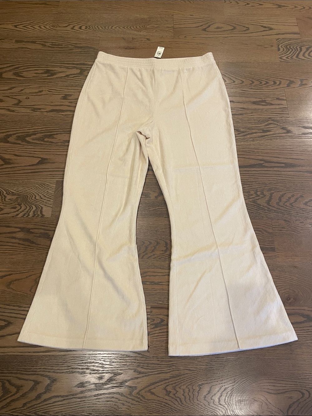 NWT aerie Women’s Cream Ribbed Flare Pants, size XL short